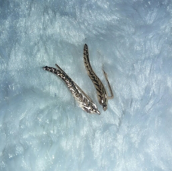 LAST ONE! 18k Gold Plated Leaf Ear Cuffs - Picture 4 of 5